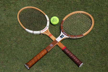 raquete de tênis antiga